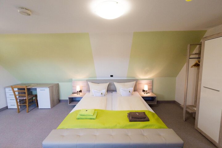 Room 13 of 48