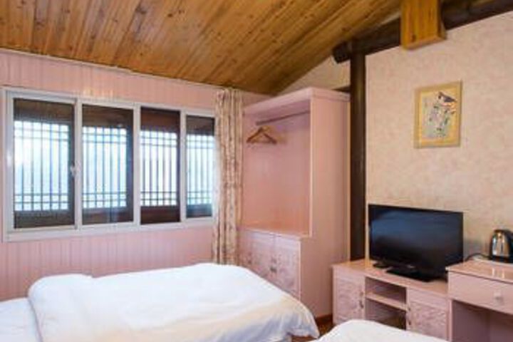 Room 12 of 13