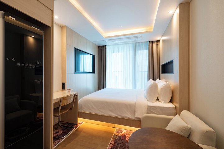 Room 8 of 15