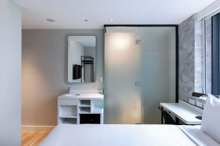 Room 35 of 81