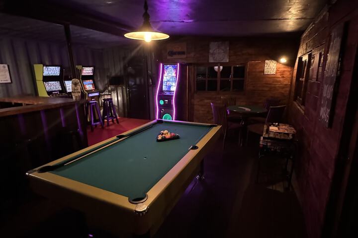 Lounge 77 of 102