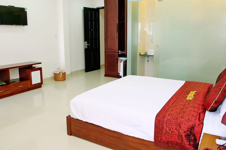 Room 6 of 17