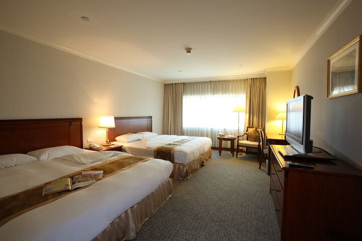 Room 11 of 43