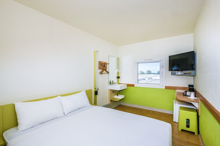 Room 7 of 27