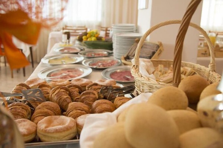 Breakfast/Coffee Service 32 of 54