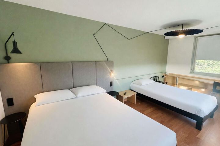Room 5 of 34
