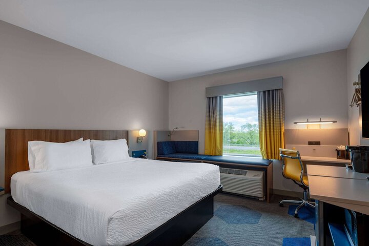 1 King Bed (17 of 17)