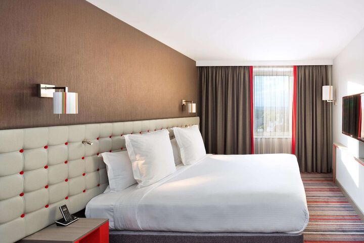 Room 35 of 118