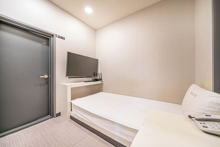 Room 30 of 53