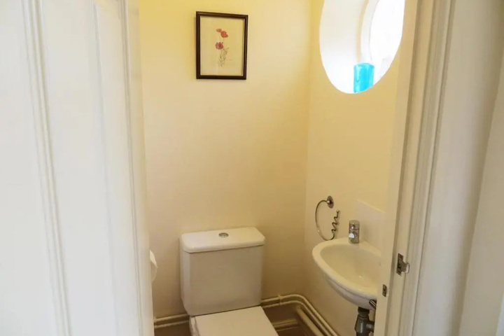 Room 4 of 5