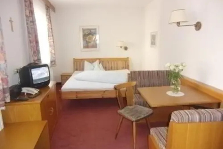 Room 4 of 14