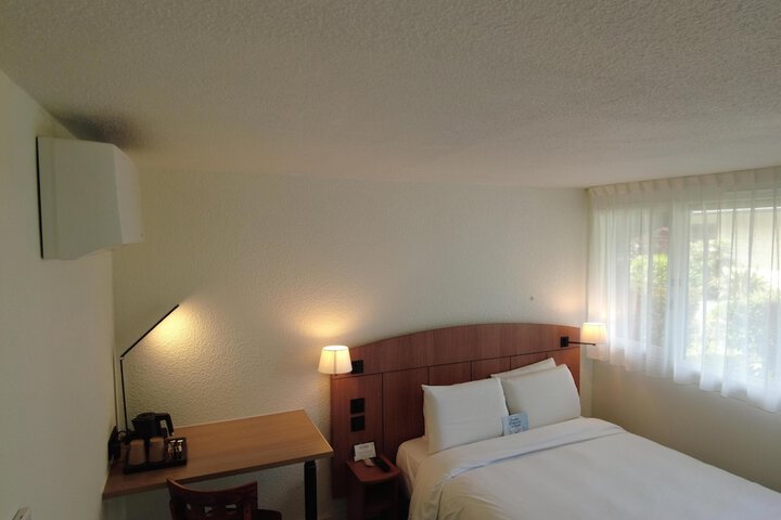 Room 12 of 51