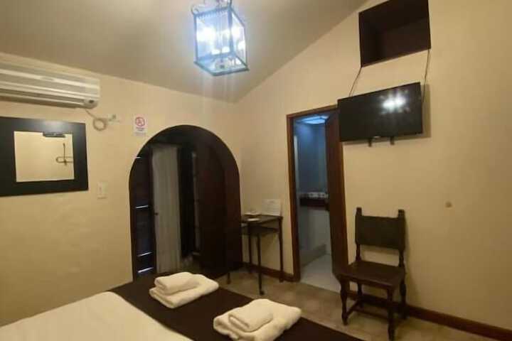 Room 4 of 48