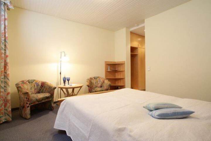 Room 9 of 38