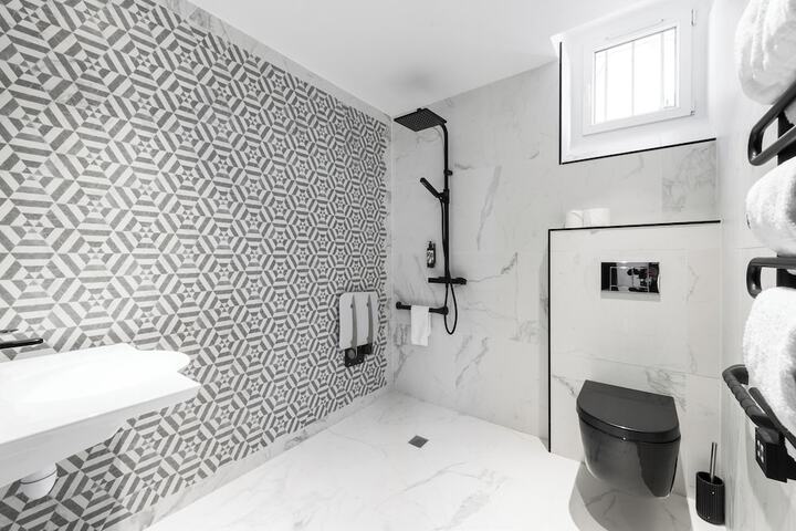 Room 35 of 53