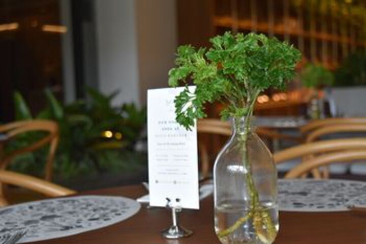 Dining 7 of 40