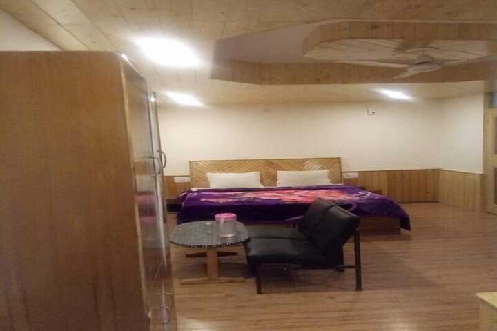 Room 7 of 14
