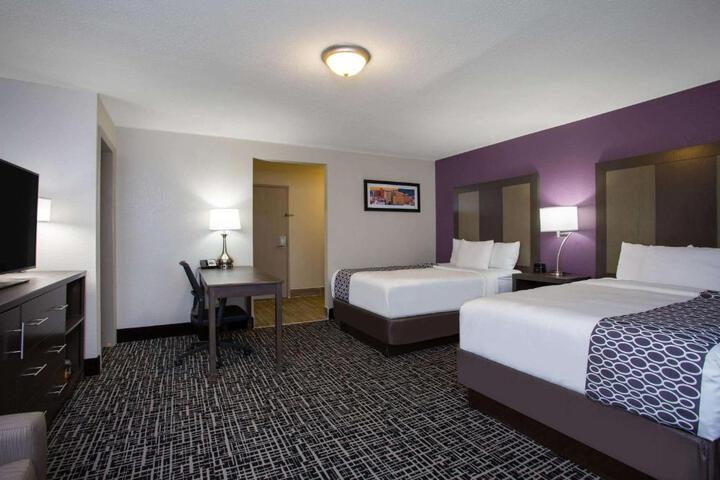 Double Accessible King Size Bed (6 of 9)
