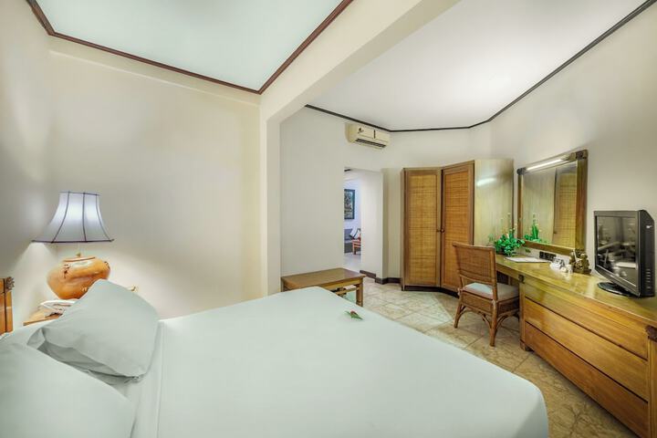 Room 4 of 120