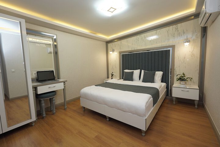 Room 34 of 104
