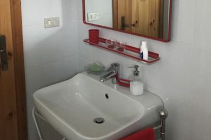Room 6 of 14