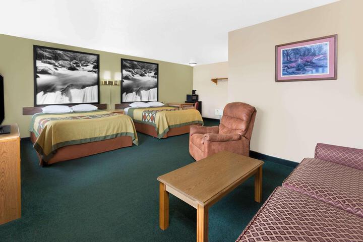 1 Queen Bed (11 of 15)