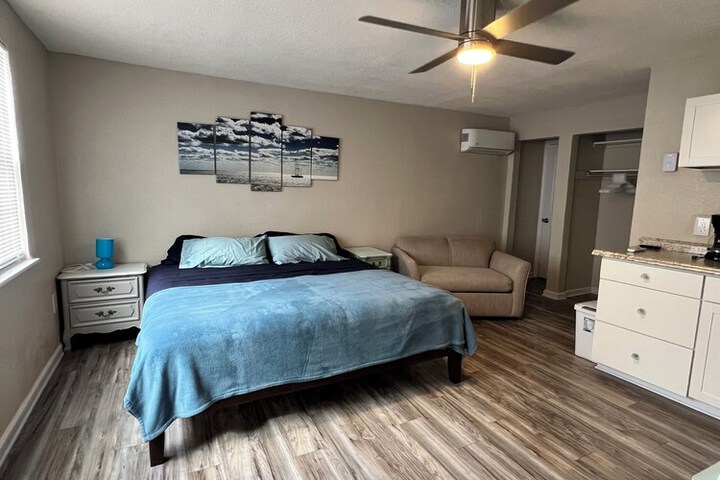 Room 4 of 25