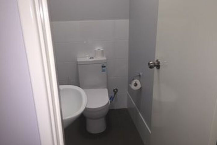 Room 8 of 94