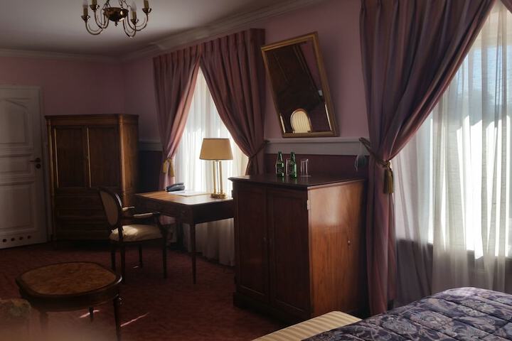 Room 13 of 18