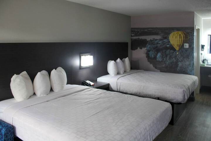 2 Queen Beds (1 of 6)