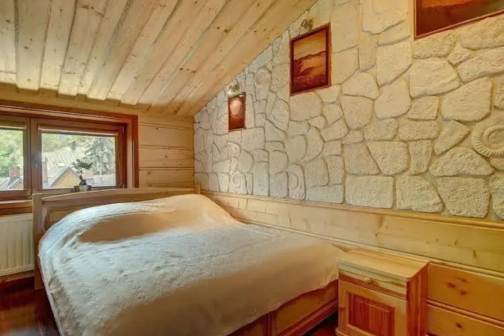 Room 5 of 15