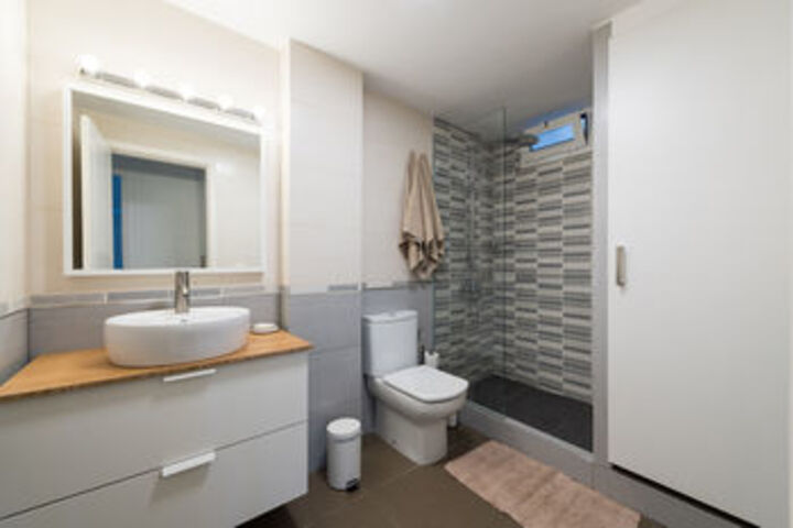 Room 4 of 27
