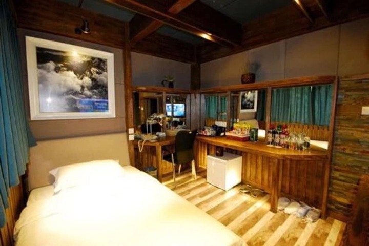 Room 22 of 65