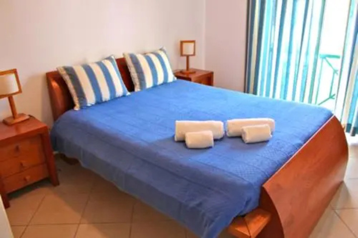 Room 5 of 11