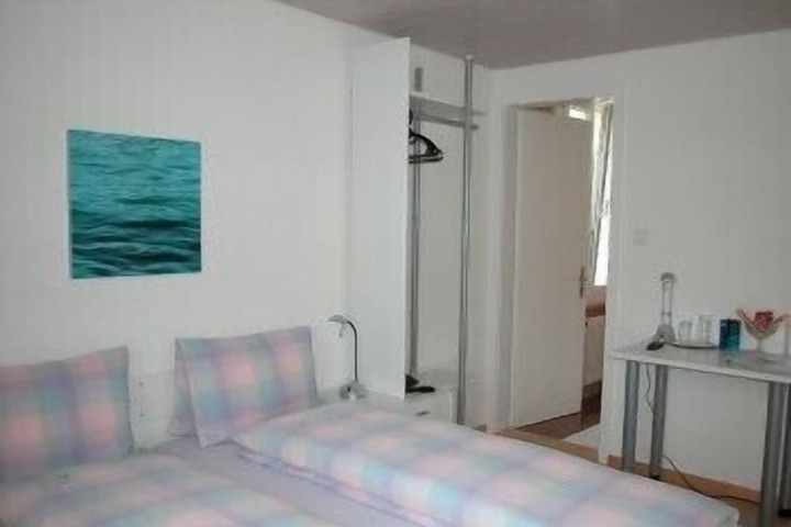 Room 6 of 42