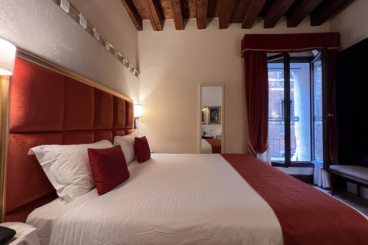 Room 115 of 290