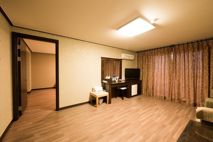 Room 22 of 40