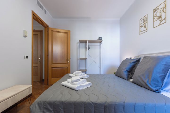 Room 7 of 32