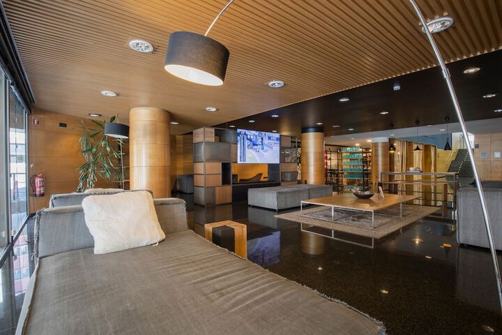 Entrance & Lobby