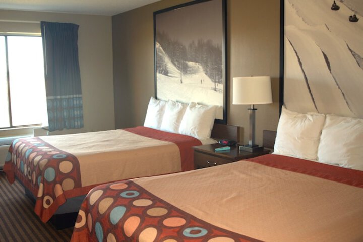 1 Queen Bed (13 of 18)
