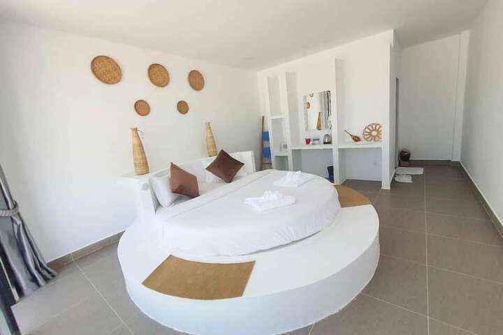 Room 4 of 17