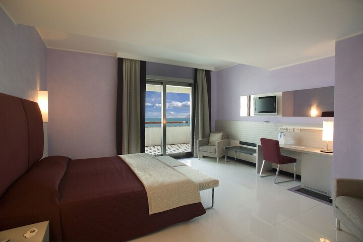Room 2 of 152