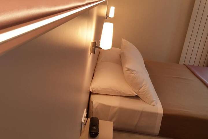 Room 27 of 84
