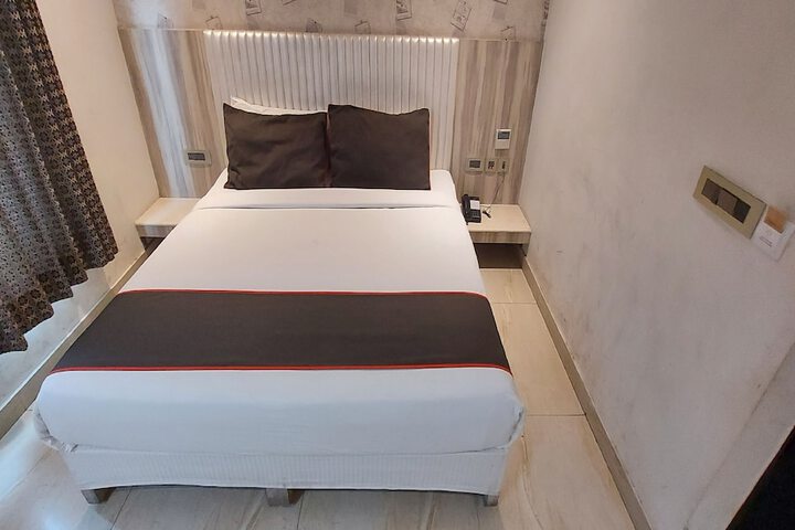 Room 33 of 74