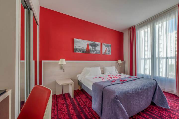 Room 48 of 80