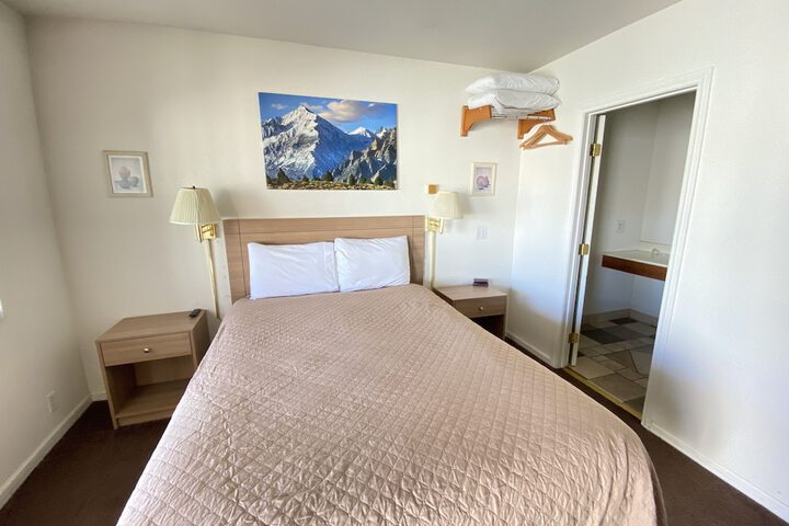 Room 5 of 65