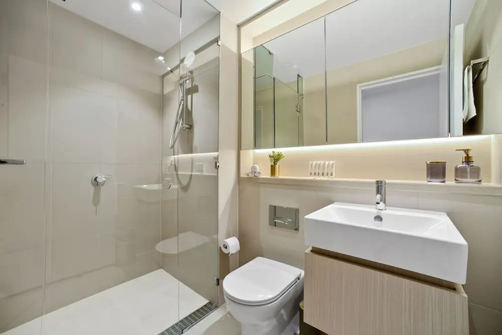 Room 4 of 7