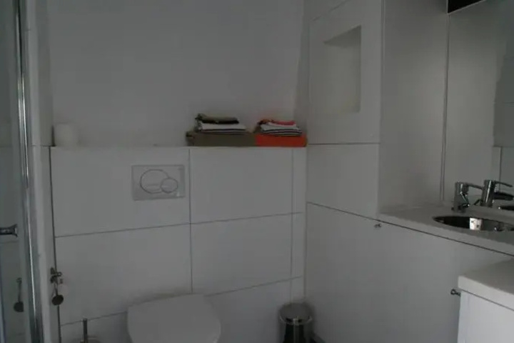 Room 9 of 17