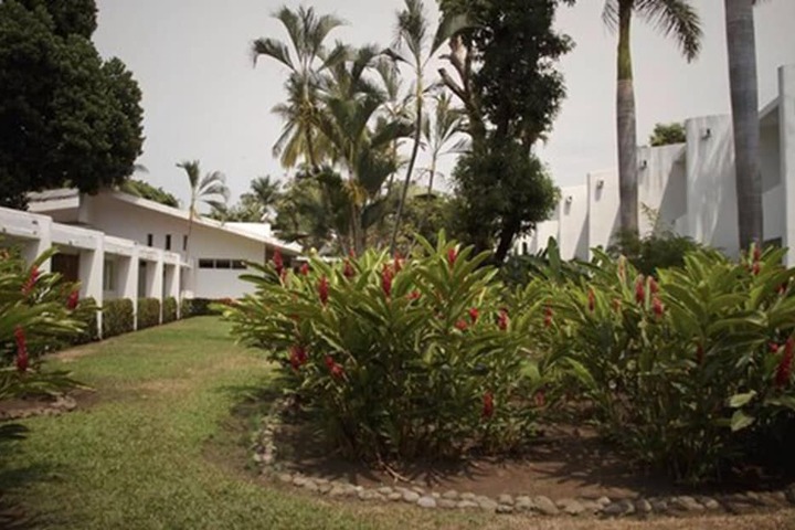 Hotel Exterior 33 of 40