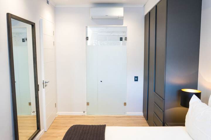 Room 2 of 28